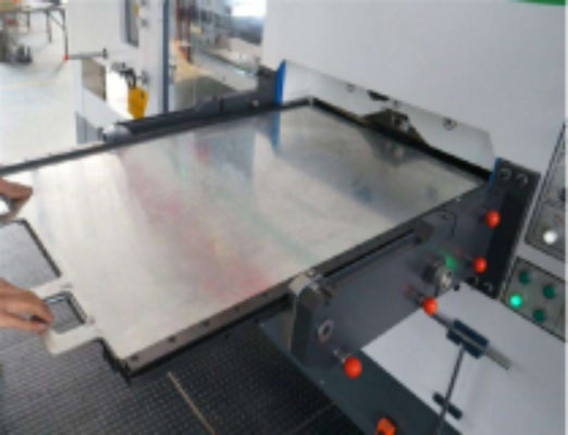 380V Spanning Flat Table Die Cutting and Creasing Machine CQT-1520 met stripping