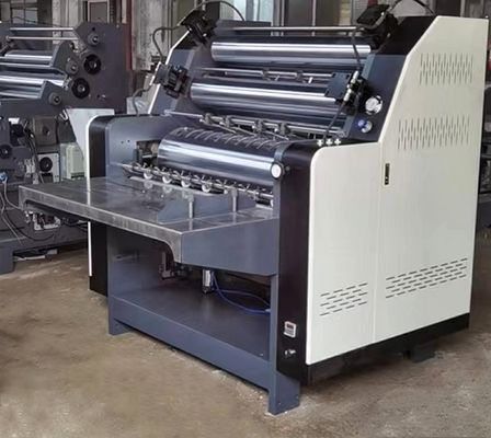 Machine voor het lamineren van gegolfd karton met een spanning van 380 V en een vermogen van een generator van 3 kW